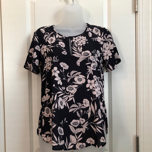 *HP* NWT! Ann Taylor Navy Floral Keyhole Blouse - Picture 2 of 7